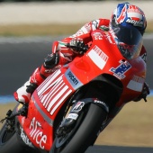 MotoGP – Phillip Island FP1 – Stoner rifila sei decimi a Rossi